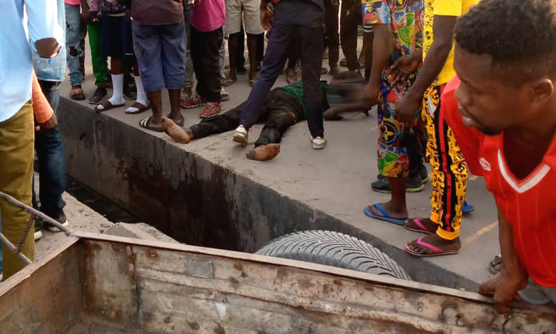 Kinshasa : un pousse-pousseur percuté par un camion au quartier Kingabwa