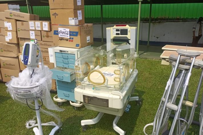  Sud-Ubangi : 5 ans après, un lot de matériel médical du « programme 100 jours » de Tshisekedi arrivé à l’hôpital de Zongo