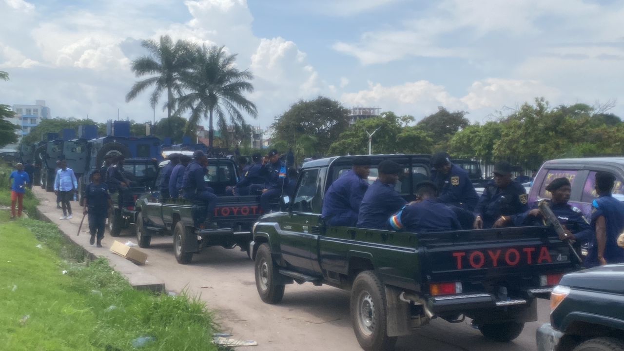 Kinshasa : la Police présente la logistique de l'opération « Panthère noire » à travers une caravane motorisée